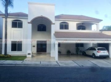 Casa · 450m² · 4 Recámaras · 3 Estacionamientos · Casa en Renta en Monterrey