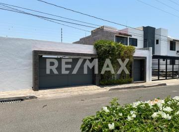 Casa · 329m² · 3 Recámaras · 3 Estacionamientos · Casa en Renta en Villas de Irapuato - (4)