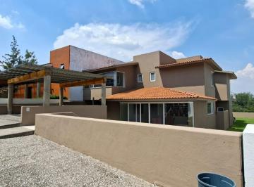 Casa · 440m² · 3 Recámaras · 2 Estacionamientos · Casa en Venta en Amanali Coutry Club Tepeji del Rio - (4)