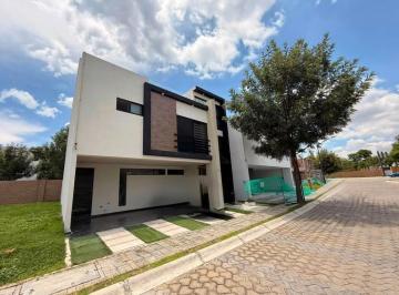 Casa en condominio · 338m² · 4 Recámaras · 2 Estacionamientos · Casa en Renta en Parque Sofía, Lomas de Angelópolis - (4)