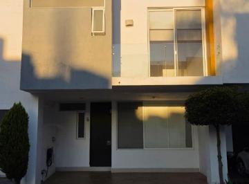 Casa de 3 habitaciones, Zapopan · Casa en Renta en Coto Armoinia