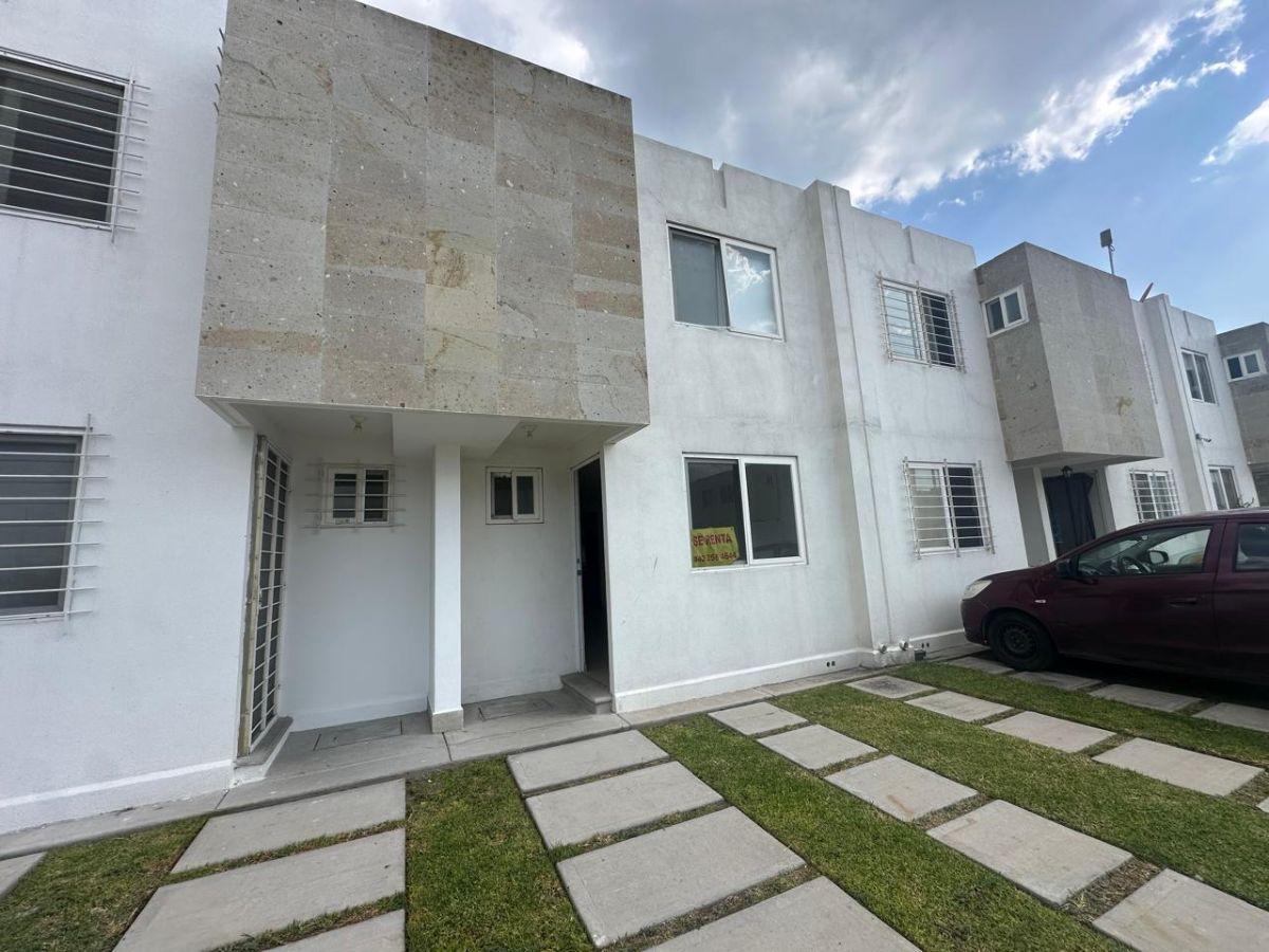 Casa en Renta con Recamara en Planta Baja.