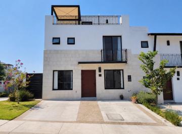 Casa de 4 habitaciones, Querétaro · Hermosa Casa en Privada con Amenidades