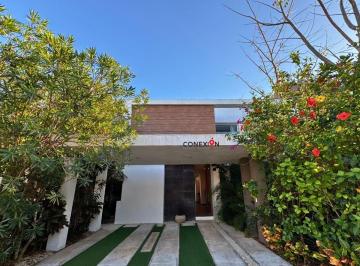 5a5888ae5d90097646534037a53ad9d1c5b65254530ecaa190abe50108bb7999 · Casa en Renta de 3 Recámaras en Privada Residencial, Zona Norte de Mérida