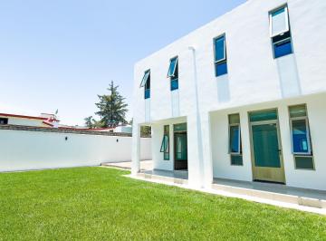 Casa · 250m² · 4 Estacionamientos · Casa en Renta en Llano Grande