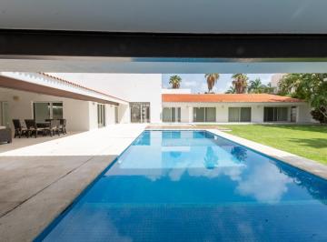 Casa · 850m² · 4 Recámaras · 4 Estacionamientos · ?casa en Renta en Villamagna de 4 Recámaras con Jardín Amplio