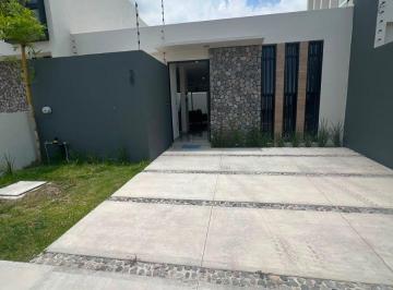 Casa de 2 habitaciones, Colima · Casa en Venta Fracc. Residencial San Nicolás 1 Planta 2 Recamaras Rumbo a Altozano Norte de Colima