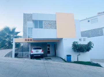 Casa en condominio de 3 habitaciones, Culiacán · Cara en Perisur Perla Elite, Está en Esquina Frente a un Parque