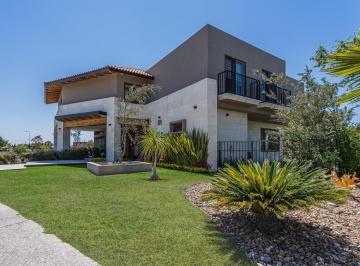Casa · 673m² · 4 Recámaras · Venta Casa Campanario, Querétaro, Recámara Planta Baja - Alberca