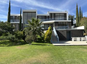 Casa · 725m² · 3 Recámaras · 3 Estacionamientos · Casa en Venta - Balcones de Juriquilla - Querétaro