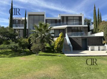 Casa · 725m² · 3 Recámaras · 3 Estacionamientos · Casa en Venta - Balcones de Juriquilla - Querétaro