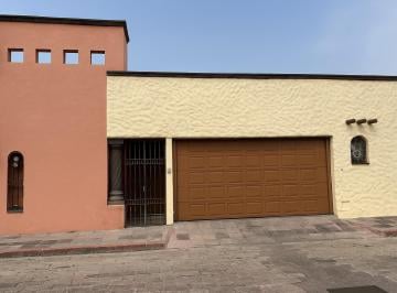 Casa · 255m² · 3 Recámaras · 2 Estacionamientos · Casa en Venta - Privada Independencia - Jardines de Querétaro - Casa Hilda