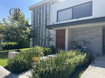 Casa · 643m² · 4 Recámaras · 6 Estacionamientos · Casa en Venta - Campanario - Querétaro