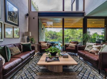 Casa · 456m² · 4 Recámaras · 4 Estacionamientos · Casa en Venta, Altozano, Río, Recámara en Planta Baja, Alberca, Acabados de Lujo