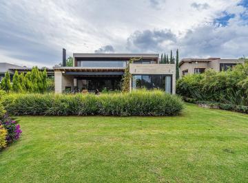 Casa · 835m² · 3 Recámaras · 6 Estacionamientos · Casa en Venta, Balvanera