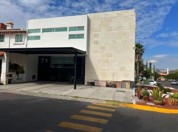 Casa · 528m² · 4 Recámaras · 5 Estacionamientos · Casa en Venta - Claustros del Sur - Centro Sur - Querétaro
