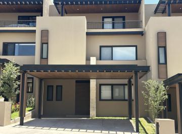 Casa · 277m² · 4 Recámaras · 2 Estacionamientos · Casa en Venta - Mod. Santillana - Villa Carriedo - Querétaro