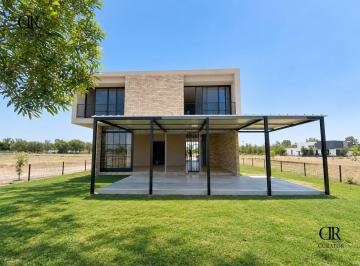 Casa · 322m² · 3 Recámaras · 2 Estacionamientos · Casa en Venta, Para Inversionistas, Viñedos de Polo, El Marqués, Querétaro