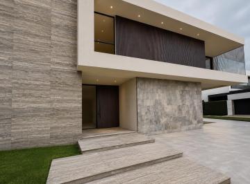Casa · 580m² · 4 Recámaras · 8 Estacionamientos · Casa en Venta en El Campanario, Querétaro