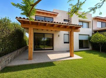 Casa · 320m² · 3 Recámaras · 2 Estacionamientos · Casa en Venta, Balvanera, Querétaro