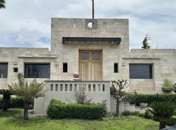 Casa · 800m² · 4 Recámaras · 8 Estacionamientos · Casa en Venta, en El Campanario, Querétaro