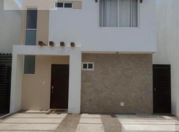 Casa · 146m² · 3 Recámaras · 2 Estacionamientos · Casa en Almarena
