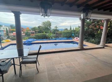 Casa · 450m² · 4 Recámaras · 4 Estacionamientos · Casa con Alberca, Lomas de Atzingo