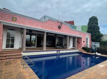 Casa · 450m² · 4 Recámaras · 4 Estacionamientos · Casa Sola Venta o Renta, Lomas de Atzingo, Cuernavaca.