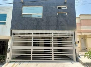 Casa · 173m² · 3 Recámaras · 2 Estacionamientos · Casa en Venta en Villas del Mirador, Santa Catarina, Monterrey N. L.