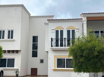 Casa · 200m² · 2 Recámaras · 2 Estacionamientos · Casa - Mazatlán
