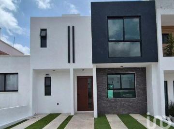 Casa · 136m² · 3 Recámaras · 2 Estacionamientos · Casa en Venta en Taray Royal Club | Ciudad Maderas Querétaro