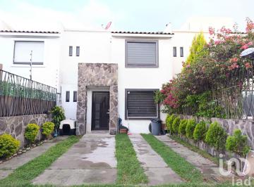 Casa · 163m² · 3 Recámaras · 2 Estacionamientos · Casa en Venta Cerca de Plaza San Diego con Jardín, 3 Recámaras y Sala de Tv