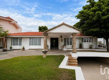 Casa · 780m² · 4 Recámaras · 10 Estacionamientos · Residencia en Venta El Cid
