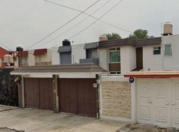 Casa de 4 habitaciones, Tlalnepantla de Baz · Casa de 220 m² con 4 Recámaras en Venta en Valle Dorado