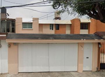 Casa de 4 habitaciones, Tlalnepantla de Baz · Casa de 250 m² con 4 Recámaras en Venta en Valle Dorado