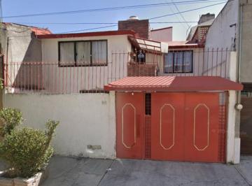 Casa de 3 habitaciones, Toluca · Casa de 140 m² con 3 Recámaras en Venta en Unidad Victoria