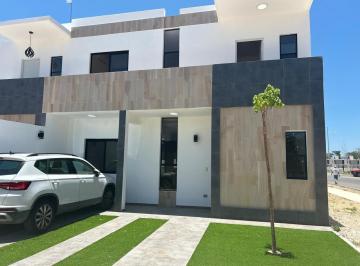 Casa · 4 Recámaras · 2 Estacionamientos · Casa en Renta 4 Recámaras y 3 Baños Completos