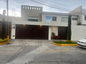 Casa de 3 habitaciones, Naucalpan de Juárez · Casa 240 m² con 3 Recámaras en Renta en Satélite. Muy Cerca de La Zona Azul y Plaza Satélite