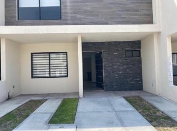 Casa de 4 habitaciones, Querétaro · Renta Casa Alttica, El Refugio