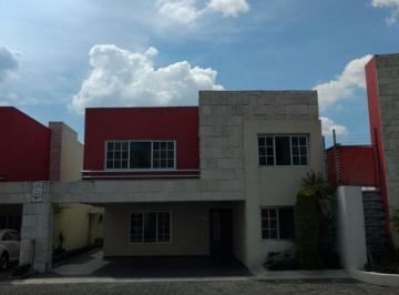Casa de 4 habitaciones, Metepec · Casa en Venta en Privada con Vig. 24hrs Metepec
