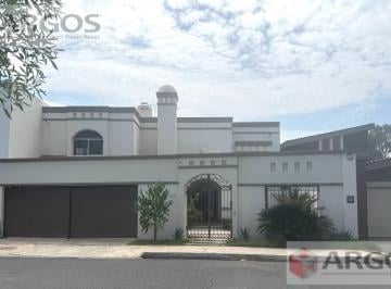 Casa · 456m² · 4 Recámaras · 3 Estacionamientos · Casa en Venta en del Paseo Residencial