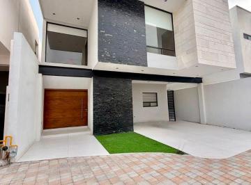 Casa de 4 habitaciones, Arteaga · Casa en Renta en Priv. Acacia