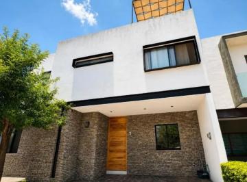 Casa · 265m² · 5 Recámaras · 3 Estacionamientos · Casa en Fraccionamiento Solares