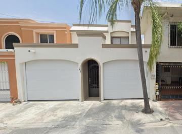 Casa de 3 habitaciones, Monterrey · Casa en Contry, Monterrey N. L. con Jardin, Cerca de Escuela, Plazas Comerciales y Vias Rapidas.