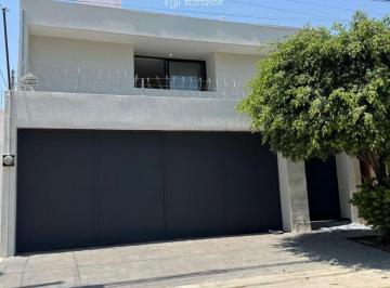 Casa de 3 habitaciones, Zapopan · Casa en Venta - Loma Bonita, Zapopan.