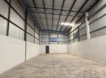 Bodega comercial · 400m² · 4 Estacionamientos · Bodega 400 m² Sobre Calle Principal, Cortina a Nivel de Piso, Alt 6 m