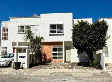 Casa · 120m² · 3 Recámaras · 1 Estacionamiento · Residencial Sol del Mayab