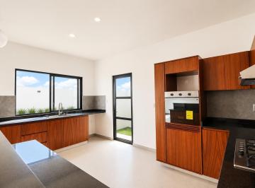 Casa · 230m² · 4 Recámaras · 2 Estacionamientos · Casa con Recámara en Planta Baja y Jardín en Boca del Río | Fraccionamiento Lomas del Dorado