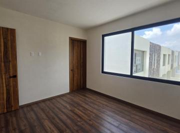 Casa · 130m² · 4 Recámaras · 2 Estacionamientos · Casa en Venta en Fraccionamiento Privado con Caseta de Vigilancia