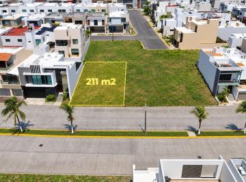 Terreno / Lote · 211m² · Terreno en Av Principal en Fraccionamiento Lomas del Sol